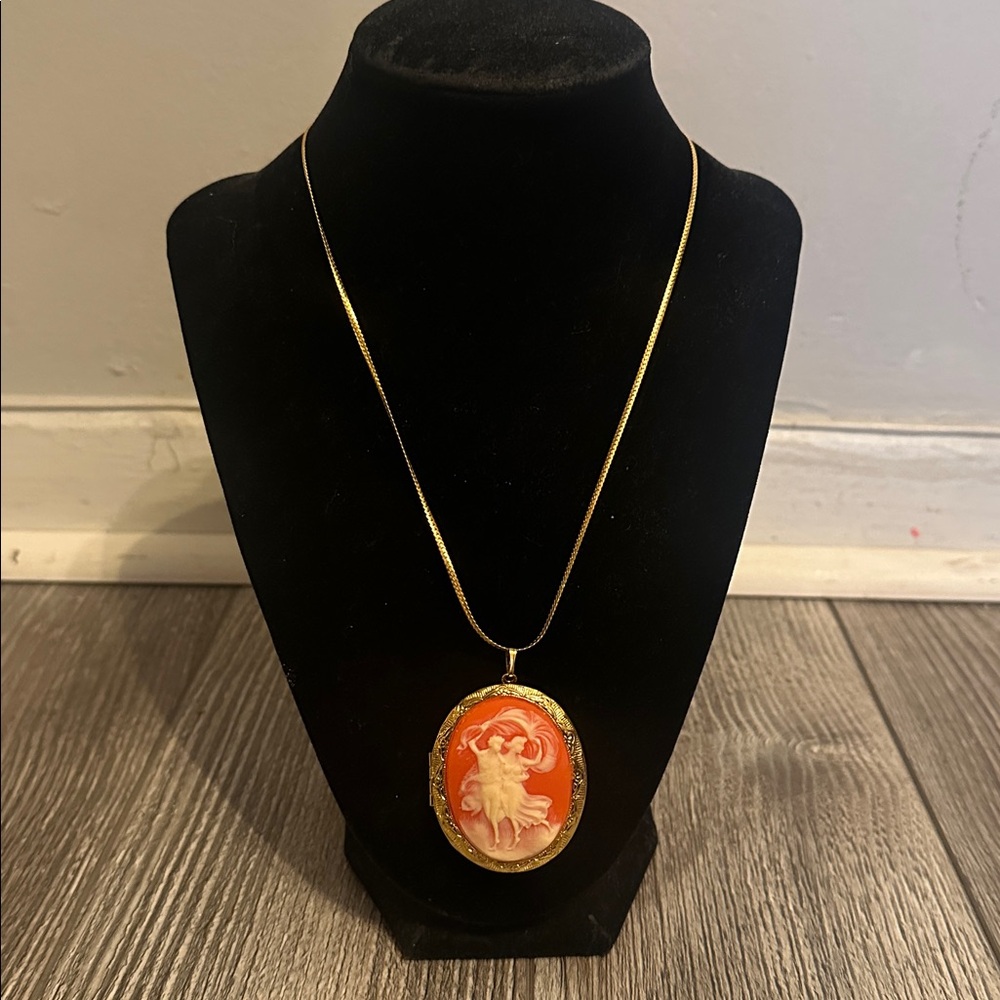 Gold tone cameo Locket